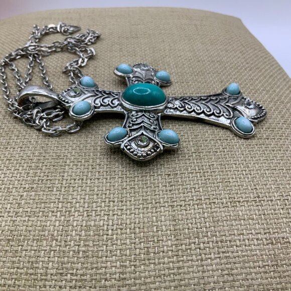 Faux Turquoise Rhinestone Vintage Style Cross Pendant Chain Necklace - Picture 5 of 7